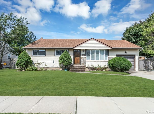 581 Plainview Road, Plainview, NY 11803