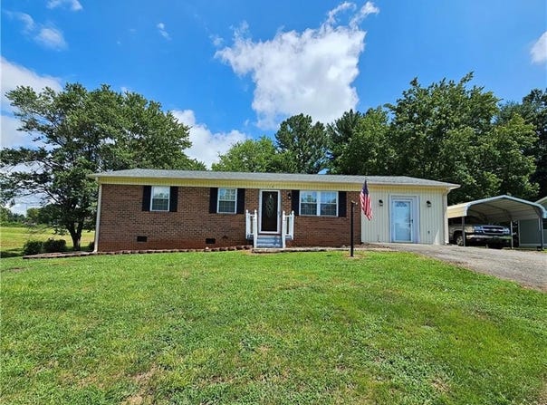 118 Pickshin Avenue, Dobson, NC 27017