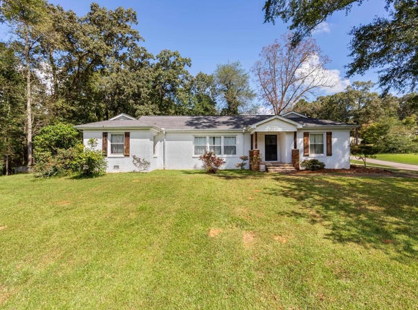 35 HILLCREST ROAD, HEFLIN, AL 36264
