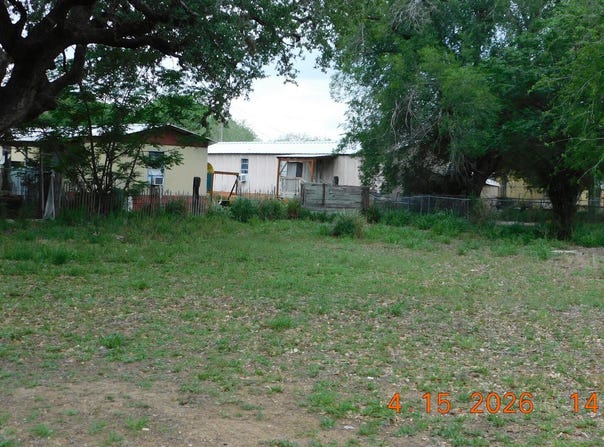 609 4TH ST, Pleasanton, TX 78064