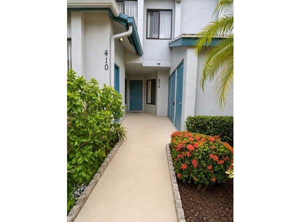404 HARBOUR POINTE Way, Greenacres, FL 33413