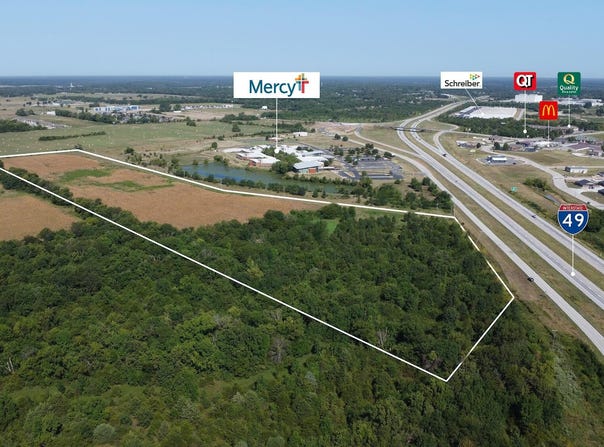 Dr. Russell Smith Dr, Carthage, MO 64836