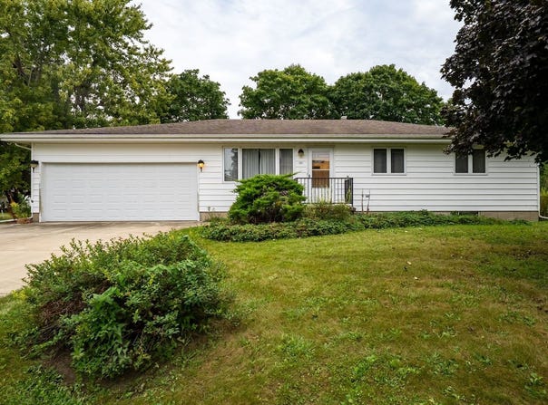 201 E Ririe Place, Flanagan, IL 61740