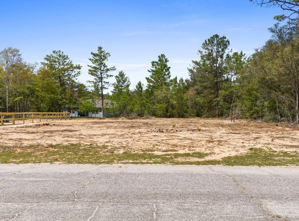 Upland Place, Chipley, FL 32428