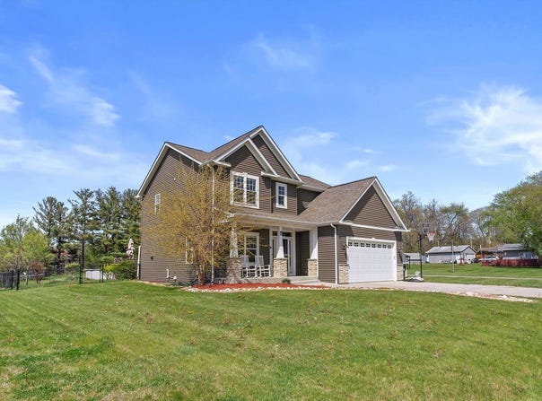 320 W Hunt Avenue, Twin Lakes, WI 53181