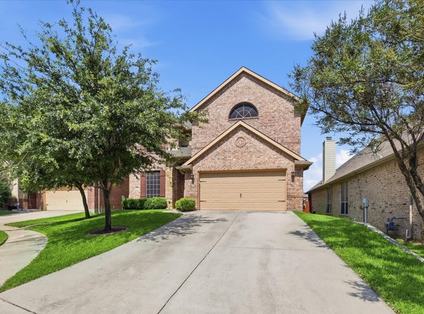 1905 Fountain Meadows Drive, Euless, TX 76039