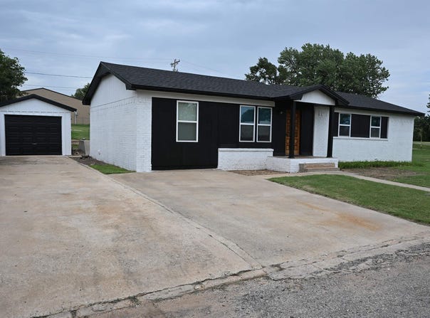 109 E 2nd, Vici, OK 73859