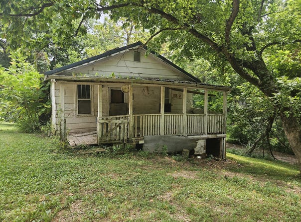 17882 3rd Street, Eminence, MO 65466