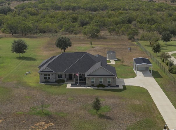 2741 County Road 357, La Vernia, TX 78121