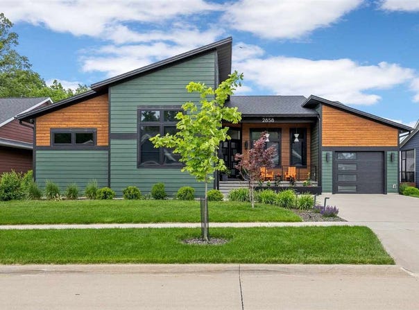 2858 Buckle Down Cir, IowaCity, IA 52245