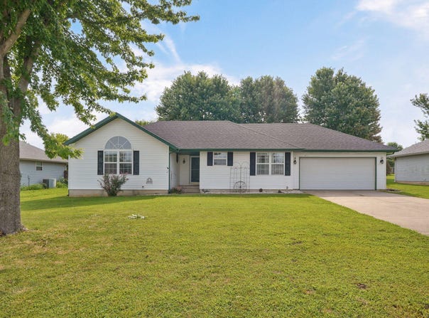 204 Arrowhead Road, Willard, MO 65781