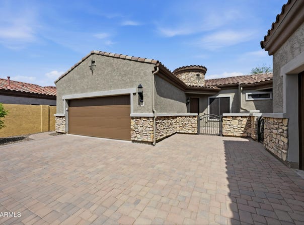 1842 N RED Cliff, Mesa, AZ 85207