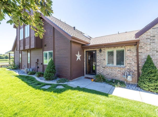317 WILLOW Way, Pleasant View, UT 84414