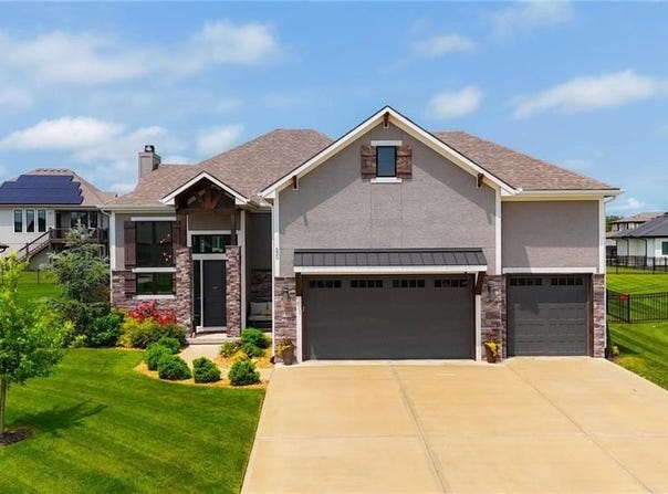330 NW Ambersham Drive, Lee's Summit, MO 64081