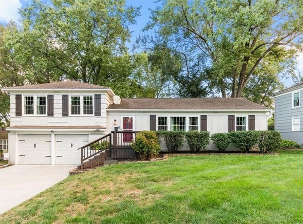 5817 W 101st Place, Overland Park, KS 66207