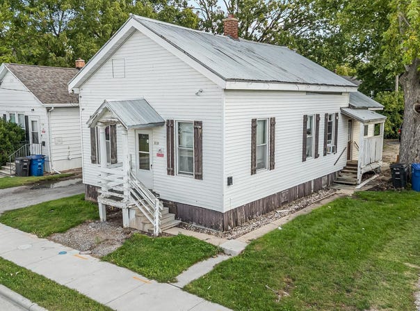 810 MCKINLEY Street, OSHKOSH, WI 54901