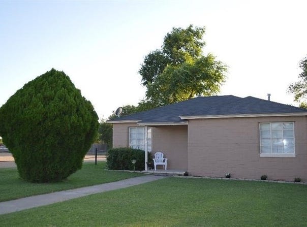 1204 Ave K, Levelland, TX 79336