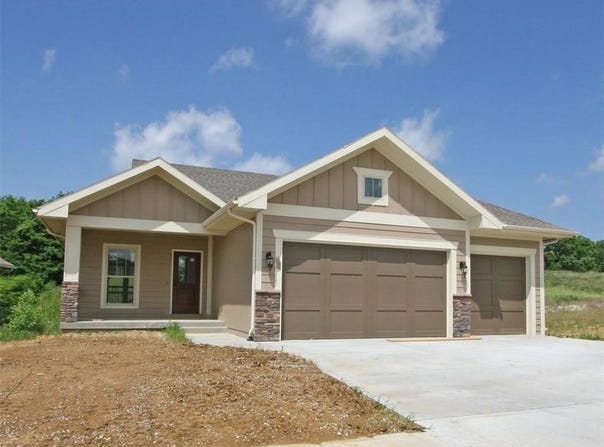 4820 NW Huonker Court, Riverside, MO 64150