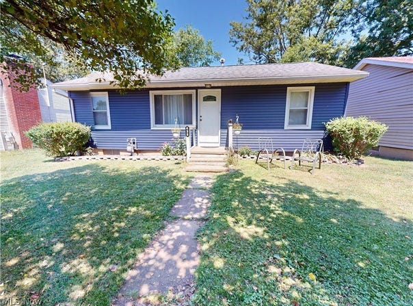 435 2nd Street SE, Brewster, OH 44613