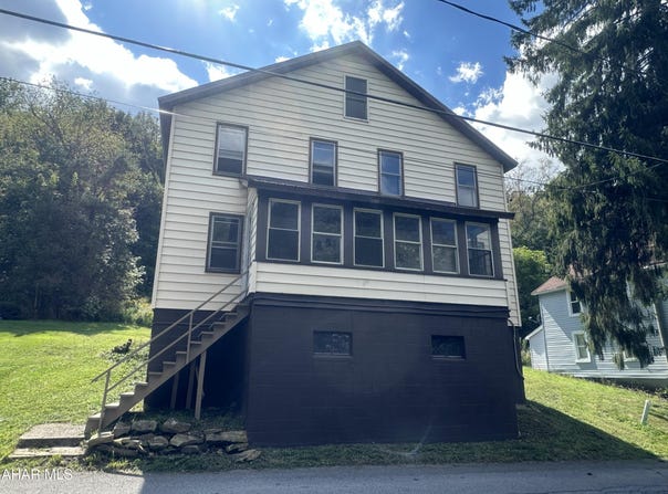 127 Upper Road, Portage, PA 15946