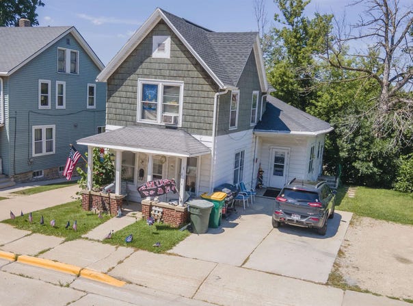 208 W JACKSON Street, RIPON, WI 54971