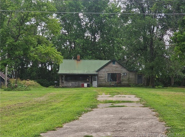902&906 Railroad Pond Road, Eldon, MO 65026
