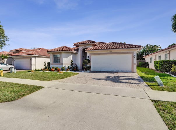 7572 Parkside Lane, Margate, FL 33063