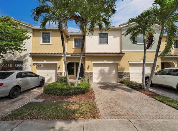 371 NE 194th Ter, Miami, FL 33179