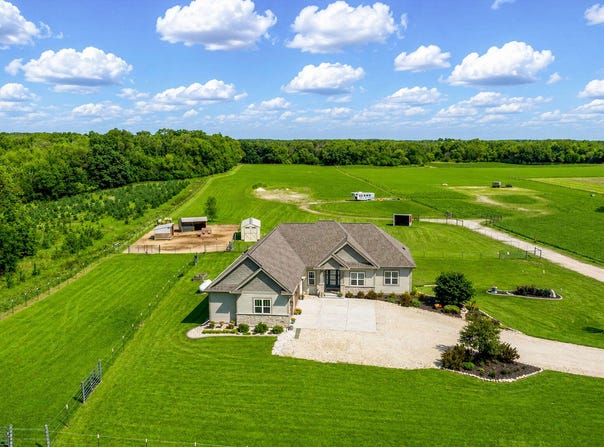 S75W35724 Wilton Rd, Eagle, WI 53119