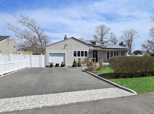 261 Phyllis Drive, Patchogue, NY 11772