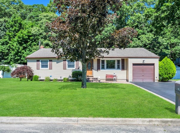 25 Walter Drive, Nesconset, NY 11767
