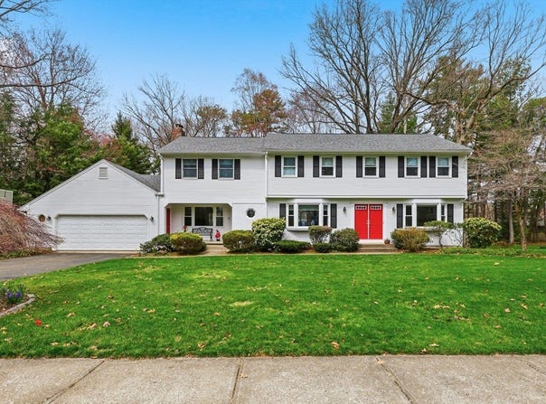 44 Canterbury Ln, Longmeadow, MA 01106