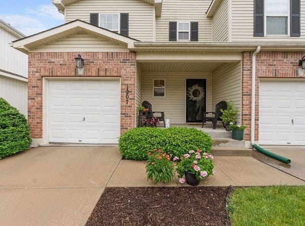 1207 SW Arborway Drive, Lee's Summit, MO 64082