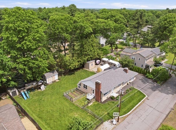 8 Maple Rd, Westford, MA 01886