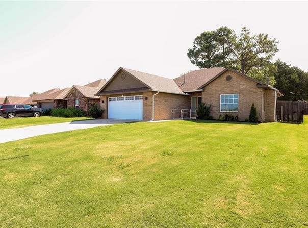 2213 Bent Tree Road, Shawnee, OK 74804