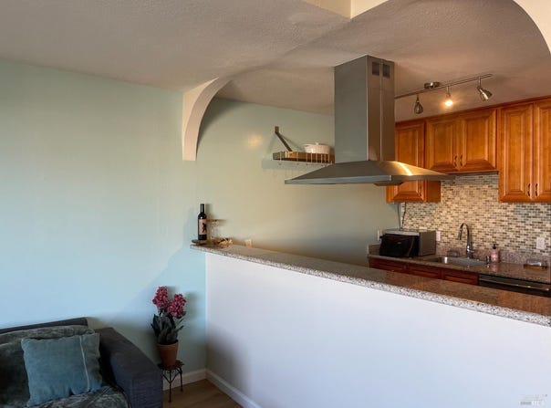 1 Embarcadero W, Oakland, CA 94607