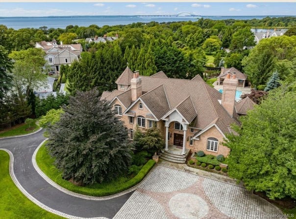 26 The Helm, East Islip, NY 11730