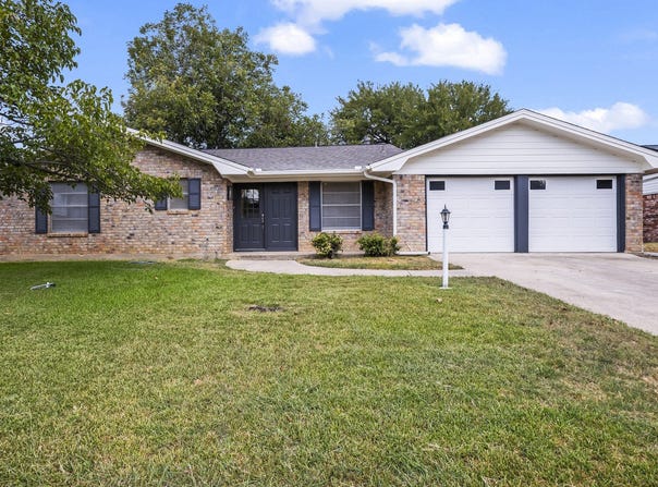 1009 Springdale Road, Bedford, TX 76021