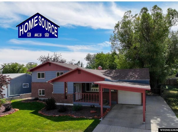 935 Cliff St, Lander, WY 82520
