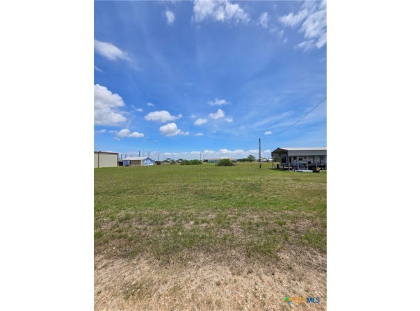 51 Dogfish lot: 79, Palacios, TX 77465