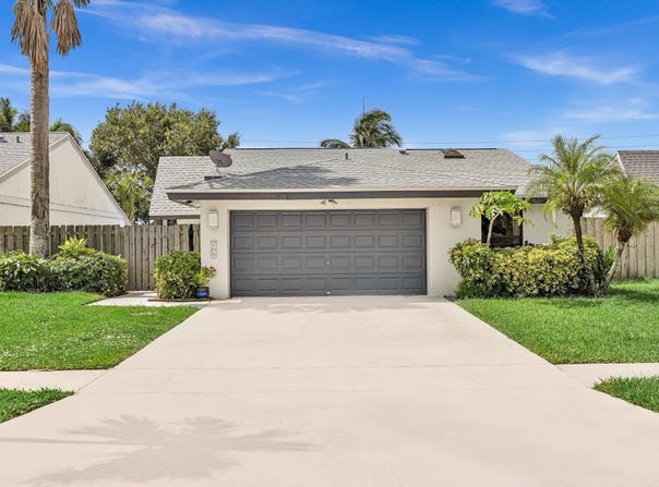 23 BAYTREE Circle, Boynton Beach, FL 33436