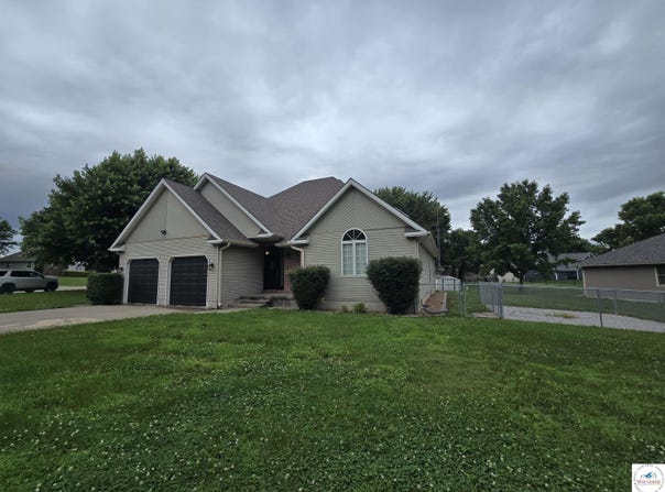 42 NW 247 Rd, Clinton, MO 64735
