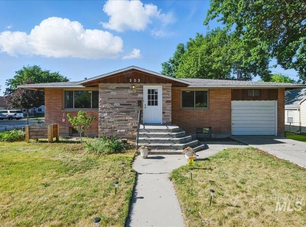 303 W Pine Ave, Meridian, ID 83642
