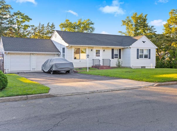 141 Crest Ave., Hamilton Township, NJ 08690