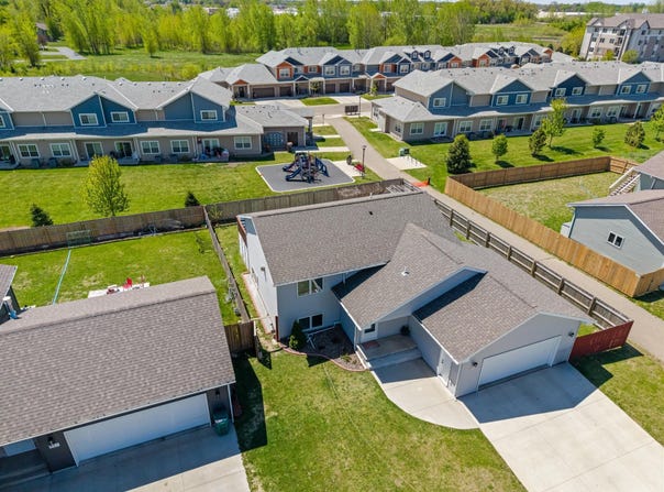 809 24th Avenue NW, Austin, MN 55912