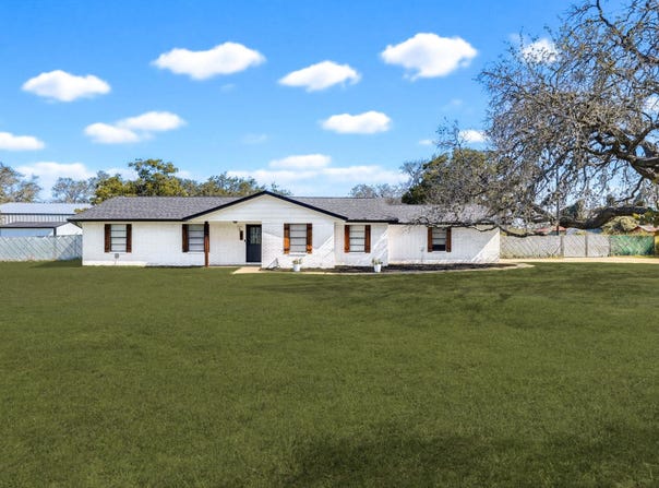 81 Pulliam Dr, Pleasanton, TX 78064
