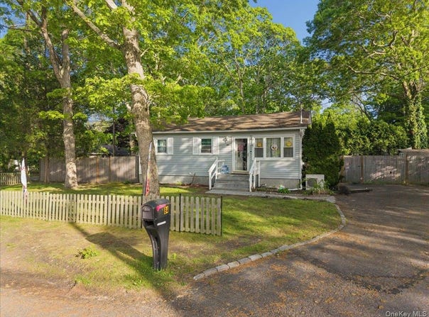 84 Queen Road, Mastic Beach, NY 11951