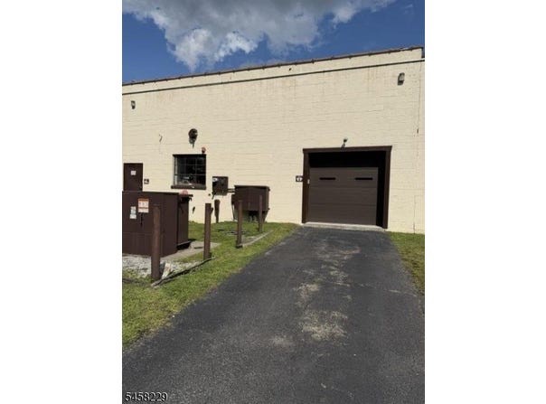 12 Cork Hill Rd, Franklin Boro, NJ 07416-1302