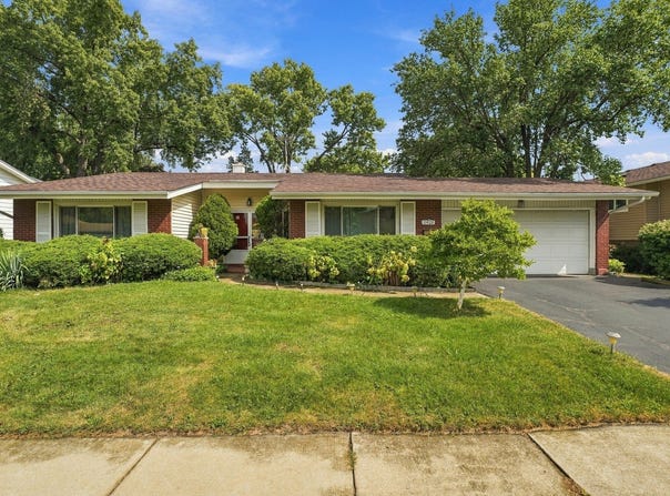 6429 Taylor Drive, Woodridge, IL 60517