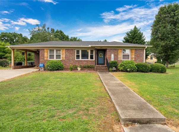 114 1st Street, Central, SC 29630